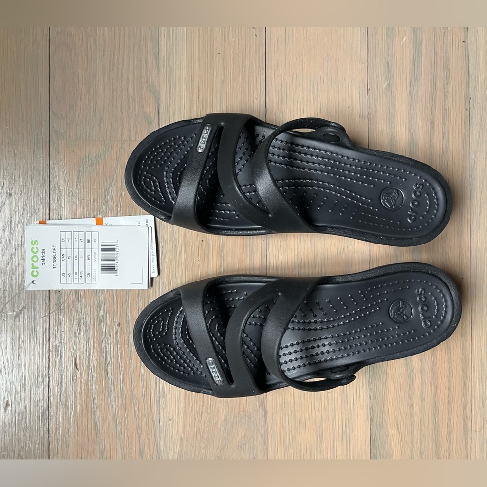crocs Women’s Patricia Sandal Size 5 - New With Tag